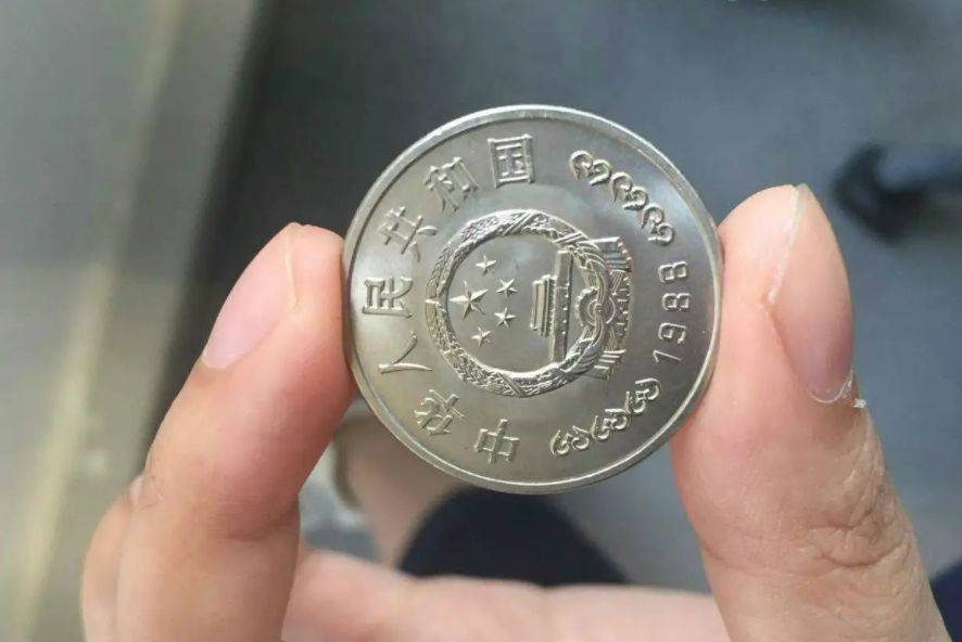 曾经被人嫌弃的1元硬币<strong></p>
<p>羊年币</strong>，如今成纪念币币王，建行币还在涨