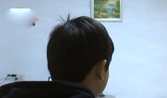 穿越火线玩上瘾<strong></p>
<p>充币</strong>，12岁小孩两天充1万7买装备，母亲曝光媒体求助