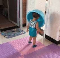 搞笑GIF图：媳妇和他的董事长同时抽中五日游的奖品<strong></p>
<p>充币</strong>，运气好了！