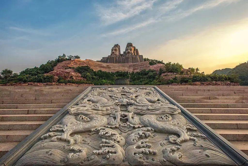 跟着纪念币去旅游 | 热火河南<strong></p>
<p>币聊币</strong>，币上游