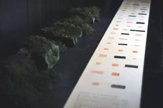 户庭无尘杂<strong></p>
<p>馀币宝</strong>，虚室有馀闲