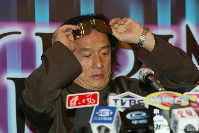 成龙在国外创造辉煌<strong></p>
<p>币加鸟</strong>，两亿网民币片酬，还要加票房分红