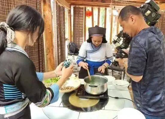 端午临近<strong></p>
<p>七彩币</strong>，嵩明送上“七彩味道七彩粽”