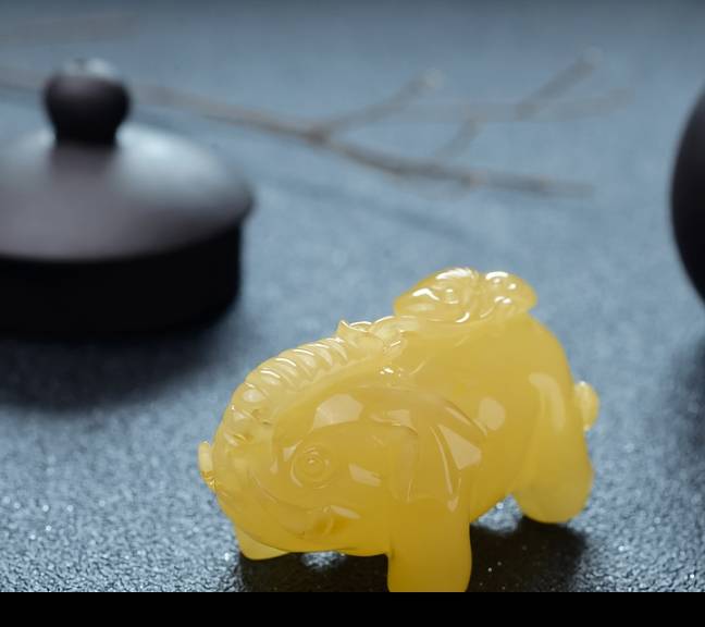 蜜蜡价格贵不贵<strong></p>
<p>千足银多少钱一克</strong>？蜜蜡多少钱一克？