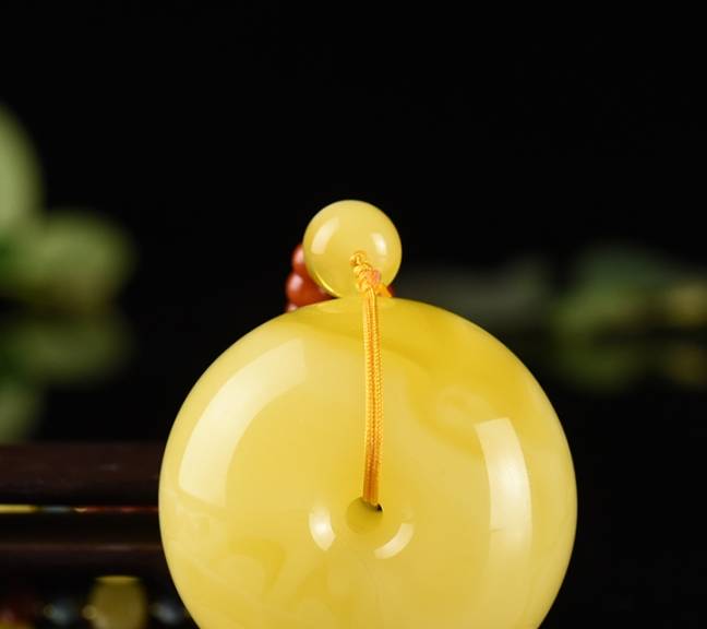 蜜蜡价格贵不贵<strong></p>
<p>千足银多少钱一克</strong>？蜜蜡多少钱一克？