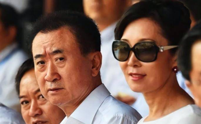 王健林妻子<strong></p>
<p>万达股份</strong>，美貌不输奶茶妹妹，还拿出2000亿让万达起死回生