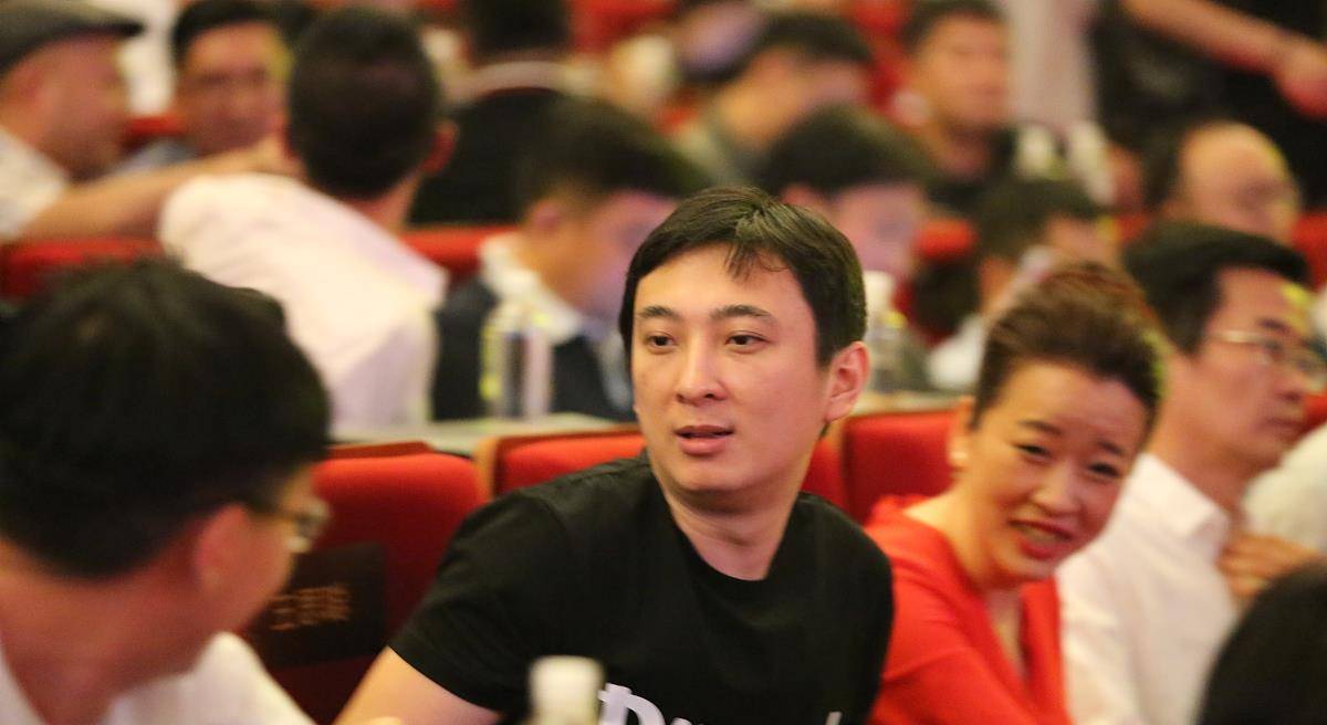 王健林妻子<strong></p>
<p>万达股份</strong>，美貌不输奶茶妹妹，还拿出2000亿让万达起死回生