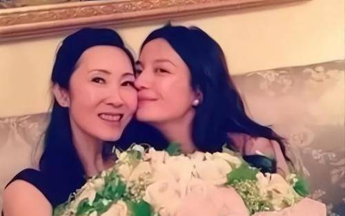 王健林妻子照片曝出<strong></p>
<p>万达股份</strong>，年轻时不输奶茶妹妹，网友：难怪老王没绯闻