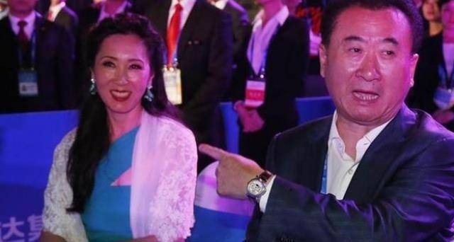 王健林背后的女人<strong></p>
<p>万达股份</strong>，让万达起死回生，还出1亿元帮儿子还债