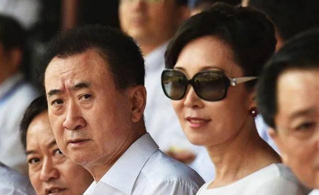 王健林背后的女人<strong></p>
<p>万达股份</strong>，让万达起死回生，还出1亿元帮儿子还债