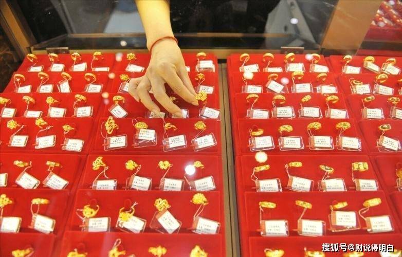 金店里黄金多少钱一克<strong></p>
<p>黄金多钱一克</strong>？我以后都不需要再关注