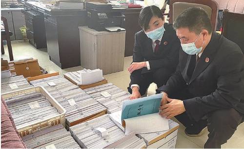 未经批准设机构炒美股赚提成<strong></p>
<p>炒美股软件</strong>！淄博临淄办理一起擅自设立金融机构案
