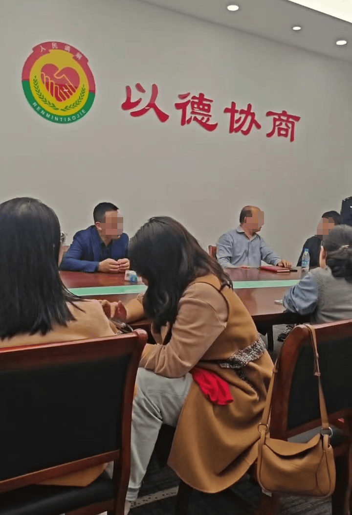 苏州知名艺术培训机构宣布破产<strong></p>
<p>合理财</strong>，老板下跪称“绝不跑路”，事发前安排活动消耗课时费
