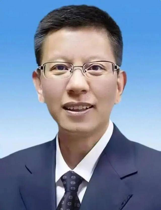 卸任市委书记3天后<strong></p>
<p>支付宝的理财</strong>，55岁的他任省政府党组成员！