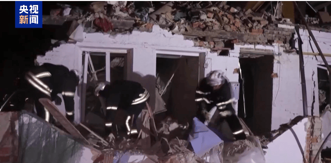 乌克兰第二大城市中心警察局遭袭<strong></p>
<p>理财互联网</strong>！俄军密集打击乌军多个重要目标；俄罗斯多家银行遭网络攻击