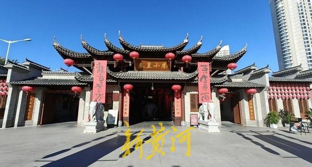 秦皇岛一网红夜市被指违规占用规划绿地却经营4年之久<strong></p>
<p>理财互联网</strong>，当地回应：无审批手续 | 刚调查