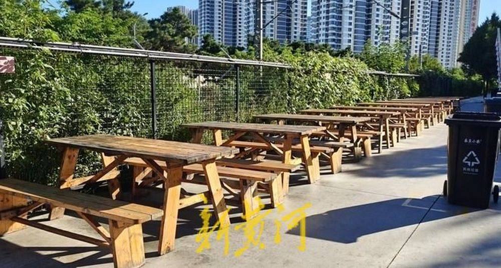 秦皇岛一网红夜市被指违规占用规划绿地却经营4年之久<strong></p>
<p>理财互联网</strong>，当地回应：无审批手续 | 刚调查