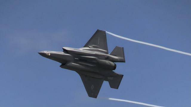 美军：飞行员慌乱中弃机弹射时<strong></p>
<p>理财互联网</strong>，F-35战机并未失控