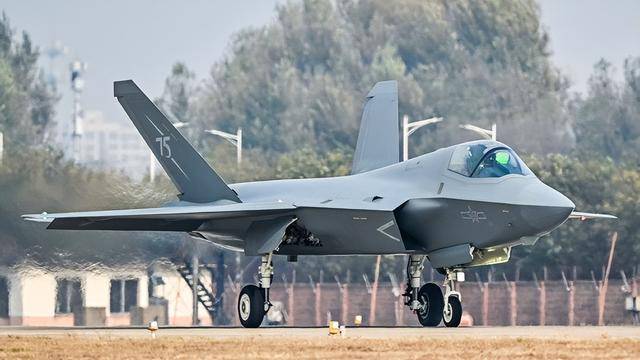 歼-35A正式官宣<strong></p>
<p>理财诈骗</strong>，命名格式意味深长：航母新舰载机上舰指日可待？