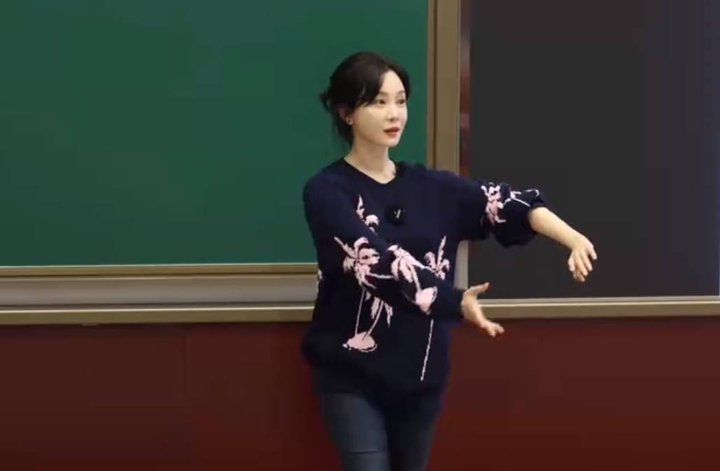 演员陈数现身中戏授课<strong></p>
<p>理财诈骗</strong>，网友：我的梦中情师