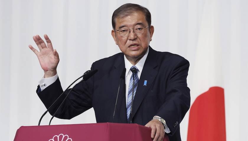 石破茂继续担任日本首相<strong></p>
<p>100理财</strong>，但仍面临巨大压力
