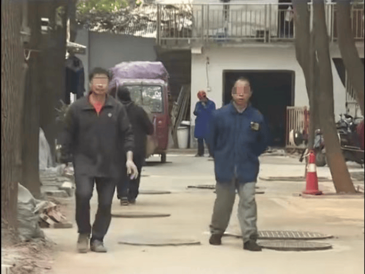长沙一小区变“井”区：9栋楼井盖多达170个<strong></p>
<p>100理财</strong>，施工方称地下管网复杂只能加井