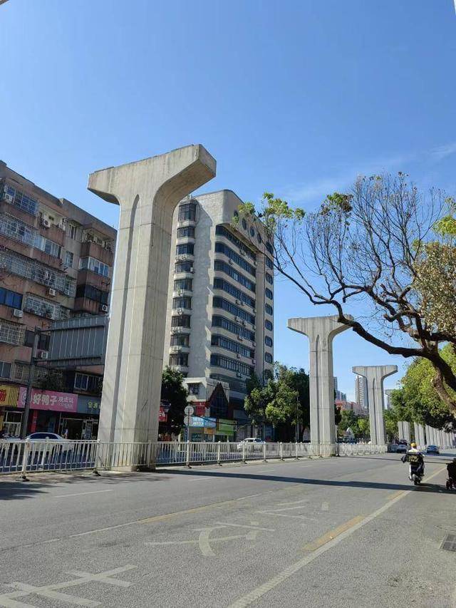 “当初就不该建！”广西烂尾轻轨被拆<strong></p>
<p>100理财</strong>，市民吐槽：又浪费了一次钱