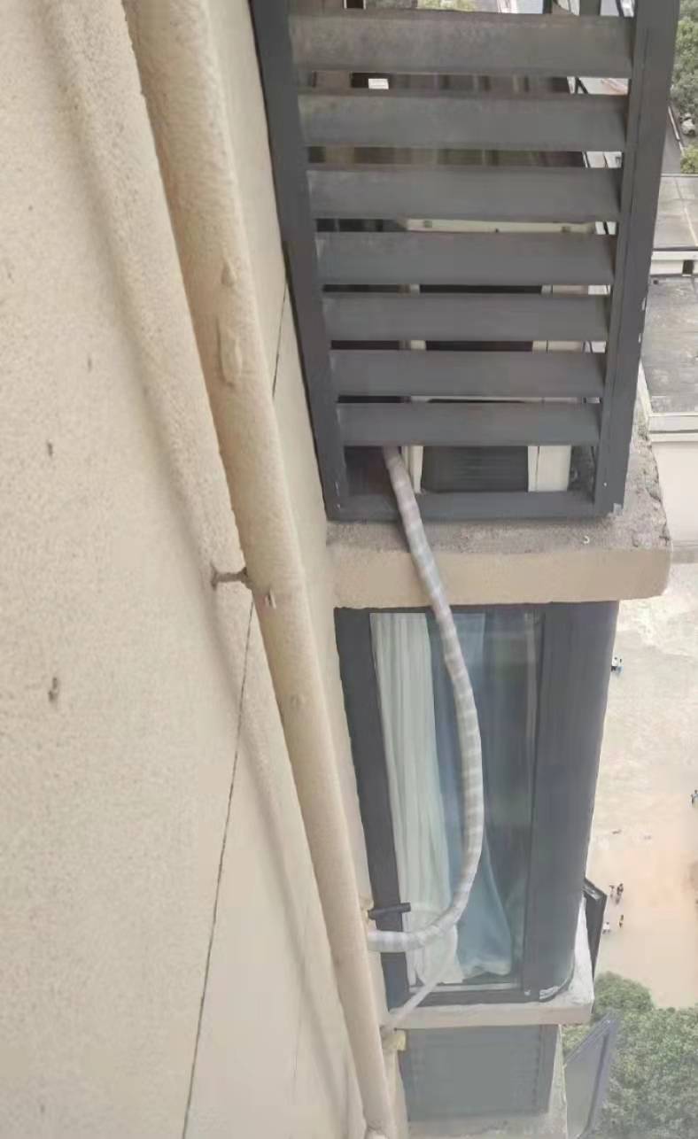 空调机位被楼下邻居占用<strong></p>
<p>多理财</strong>，娄底女业主无法入住起诉索赔11万！邻居：我的也被占了