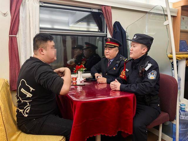列车上一醉酒“纹身哥”突然对乘警说“我是逃犯”<strong></p>
<p>理财易</strong>，乘警一查：不，你不是！