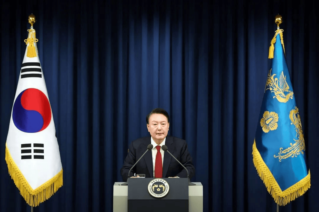 最新！外媒：韩国最大工会发起“无限期罢工”<strong></p>
<p>易理财</strong>，呼吁尹锡悦以煽动“内乱罪”辞职
