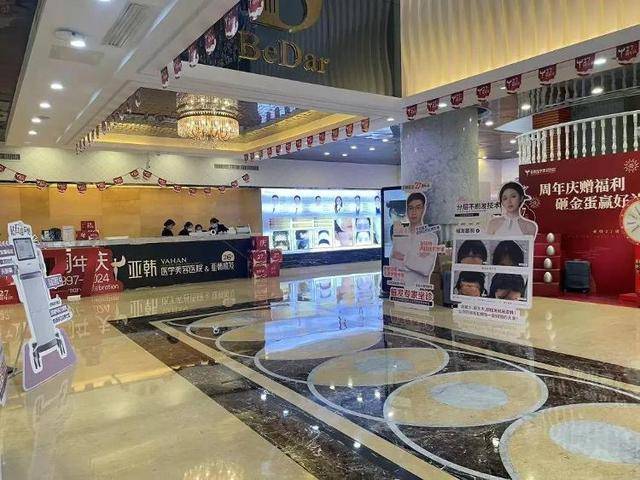 “还能反光<strong></p>
<p>好的理财</strong>！”长沙男子植发近9月称后脑勺“像狗啃过”