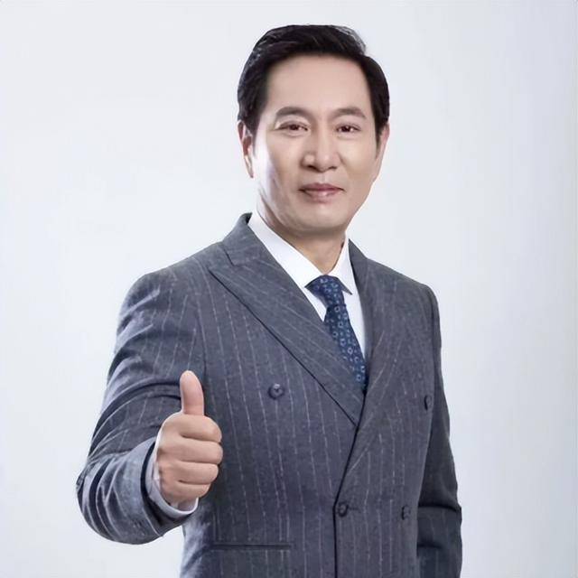 “坏人专业户”姚刚：一生无妻无子<strong></p>
<p>学生理财</strong>，如今53岁在千万豪宅一个人住