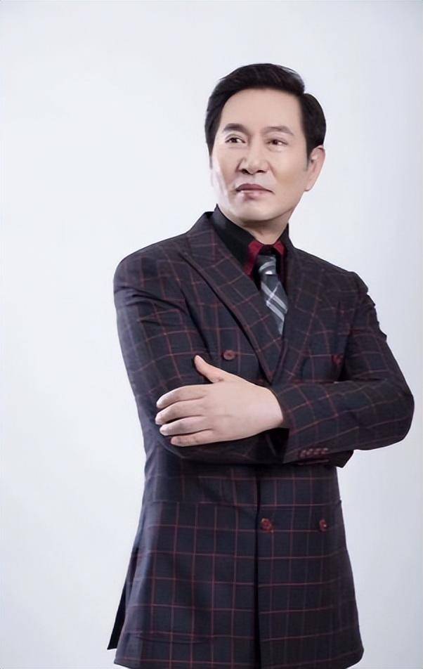 “坏人专业户”姚刚：一生无妻无子<strong></p>
<p>学生理财</strong>，如今53岁在千万豪宅一个人住
