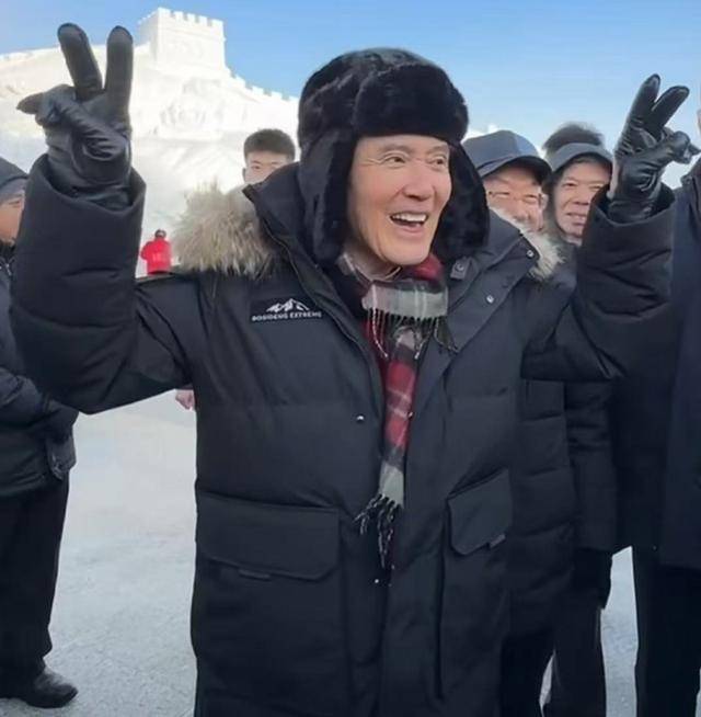 马英九参访哈尔滨<strong></p>
<p>学生理财</strong>，雪地造型曝光笑称自己像北极熊
