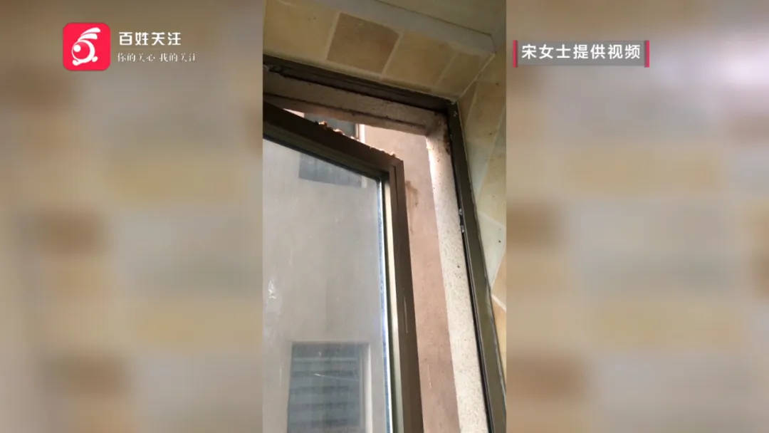 恶心坏了！贵阳一女子家中被扔进一颗“炸弹”<strong></p>
<p>理财广告</strong>，残羹剩饭炸开花