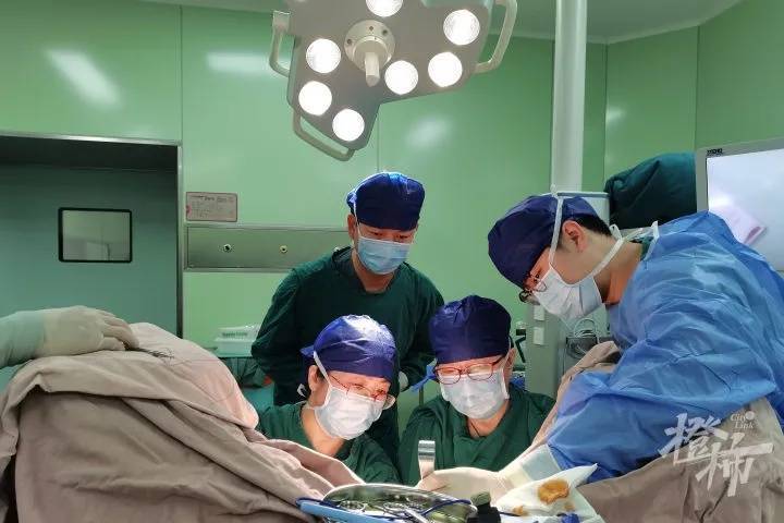 “我肚子里有个东西<strong></p>
<p>怎么理财基金</strong>，是活的！”浙江78岁奶奶一句话惊呆众人