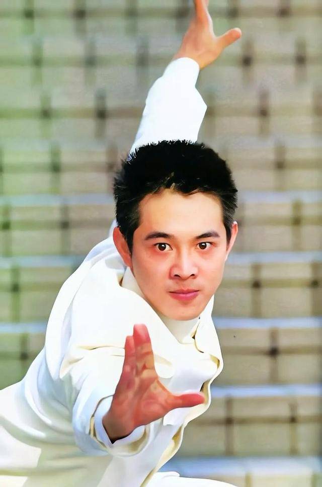 李连杰:后事一切从简<strong></p>
<p>理财分红</strong>，不用立碑也不用办丧事，树葬海葬都可以