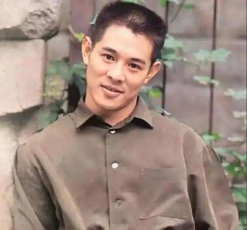 李连杰:后事一切从简<strong></p>
<p>理财分红</strong>，不用立碑也不用办丧事，树葬海葬都可以