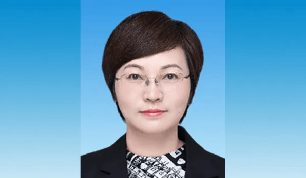 谭萍<strong></p>
<p>如何银行理财</strong>，已任广东省妇联党组书记！毕业后从宾馆前台接待员做起，曾在机场工作20多年