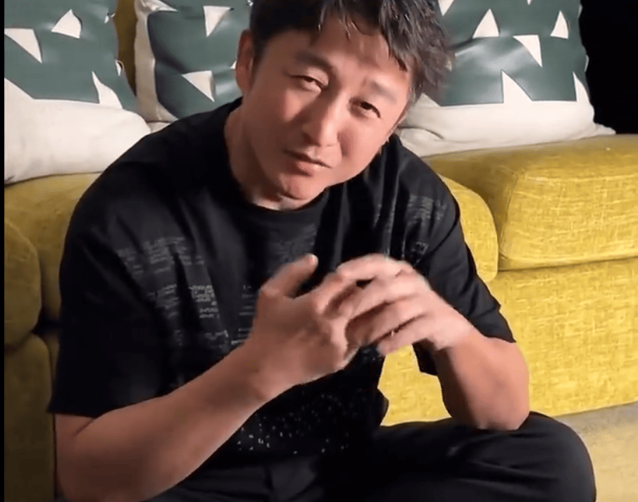 冲上热搜！邹市明否认“中年返贫”<strong></p>
<p>10万理财</strong>，曾称今年重返拳台