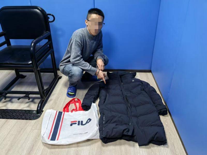 快过年<strong></p>
<p>10万理财</strong>了 男子返乡前偷走前同事新买的品牌羽绒服 被北京铁警刑事拘留