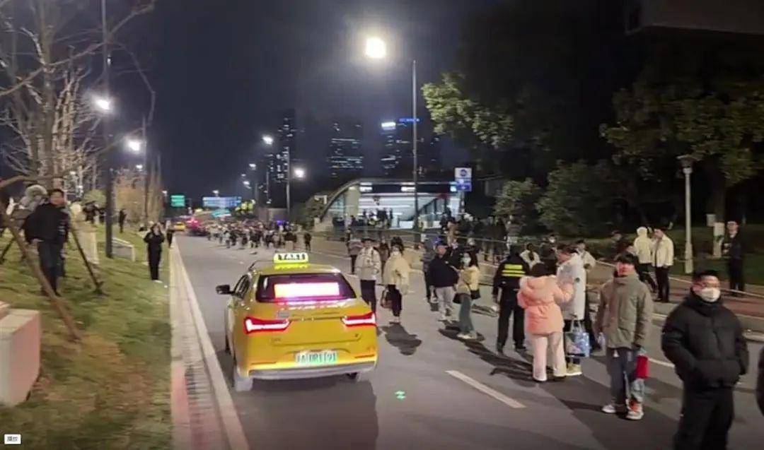 南京地铁突发故障致大量乘客滞留<strong></p>
<p>好理财产品</strong>，官方：正抢修，已安排接驳车