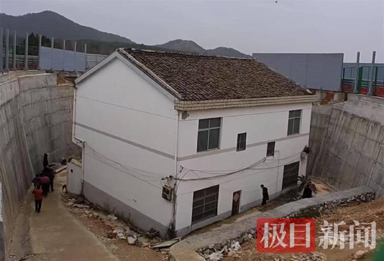 “没料到政府宁可多花钱让公路改道”<strong></p>
<p>安全理财产品</strong>，江西“最强钉子户”独守孤房