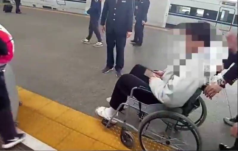 “救命<strong></p>
<p>5万理财</strong>，我不想死”！厦门北站，D131次列车突发！