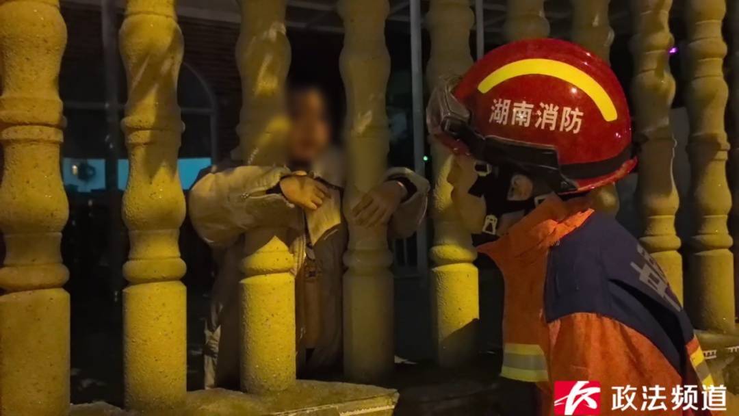 事发长沙一幼儿园<strong></p>
<p>买基金理财</strong>！路人夜晚听见园内传出孩子哭声……