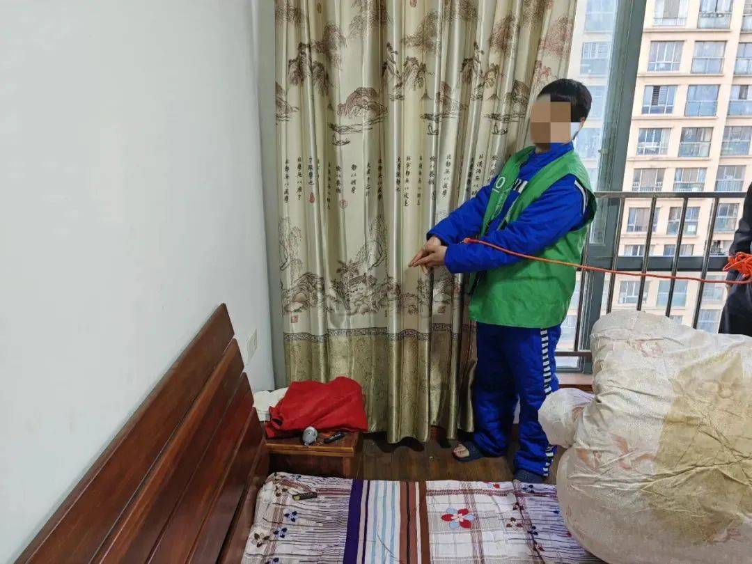 男子用牙签抠走前女友存钱罐3000元<strong></p>
<p>买基金理财</strong>，被刑拘