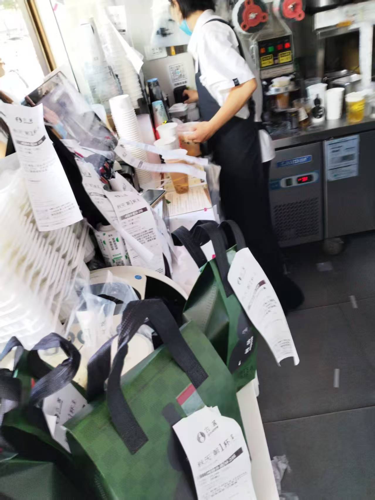 骑手谈平台“卷”社保：我不怕累<strong></p>
<p>买基金理财</strong>，能接受工资适当变化