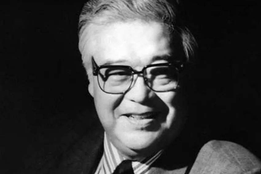 受中央领导同志委托<strong></p>
<p>农业银行理财</strong>，中宣部副部长、中央广播电视总台台长慎海雄一行，前往北京电影制片厂，深切悼念于洋同志