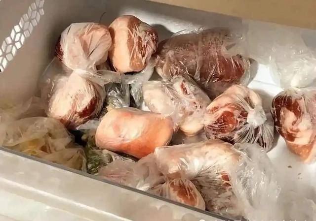 长期吃久冻的肉危害大<strong></p>
<p>银行理财</strong>？冰箱里的肉冻多久就不能吃了？医生说清楚