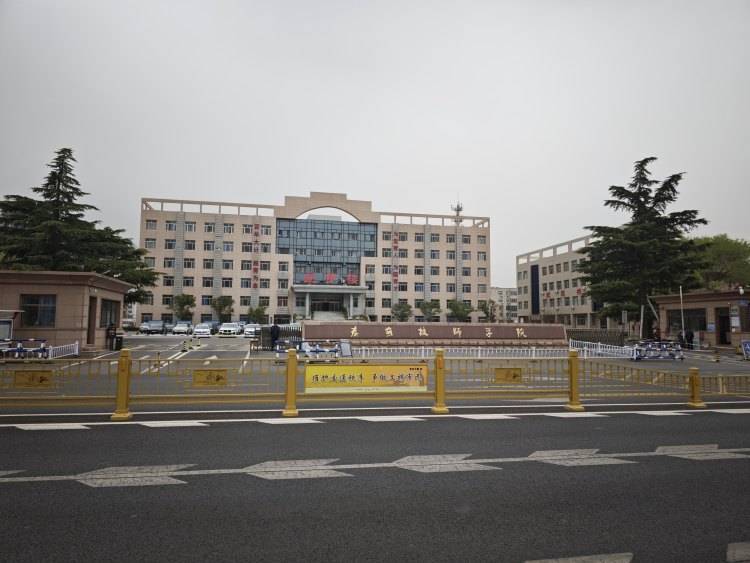 山东一任教31年教师临近退休突遭解聘<strong></p>
<p>微信怎么理财</strong>，学校回应